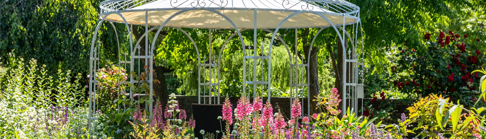 Gartenambiente mit Pavillon